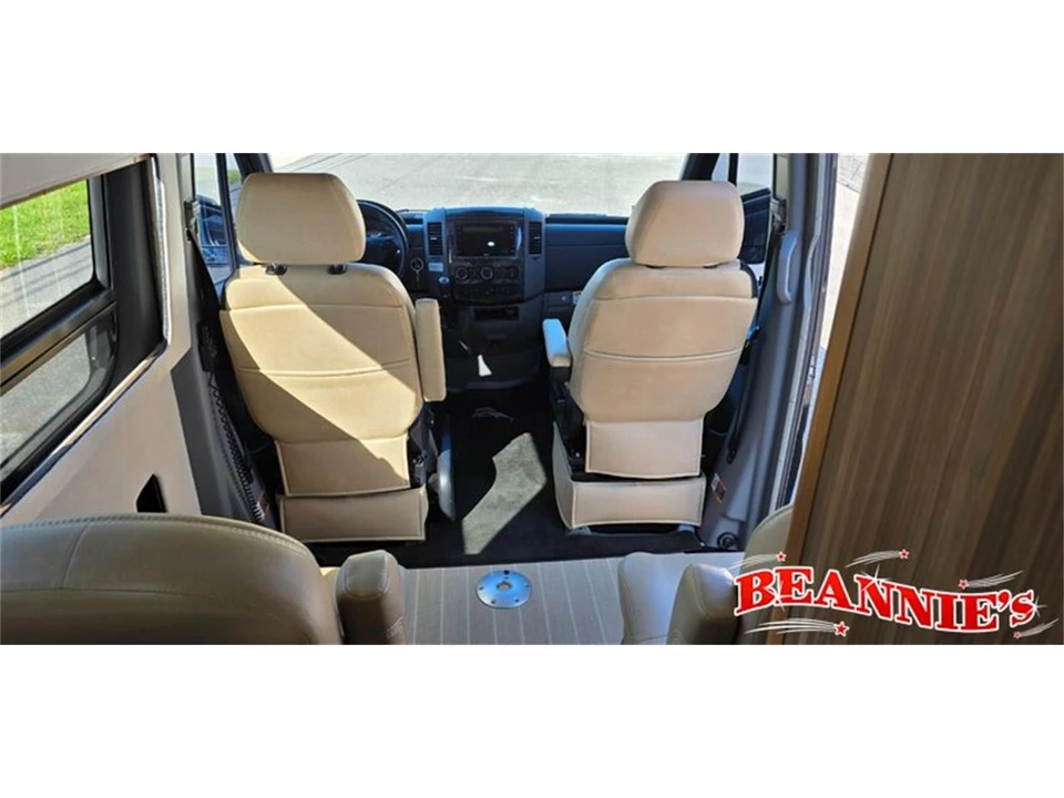 2018 Airstream - Image 10 of 15