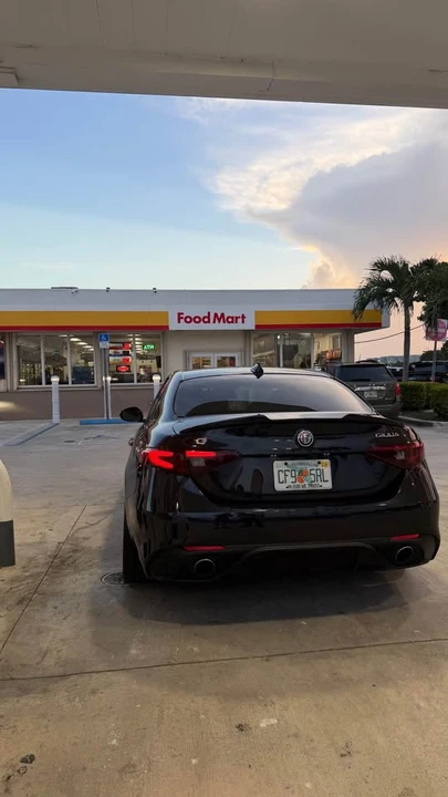 2018 Alfa Romeo Giulia - Image 11 of 12