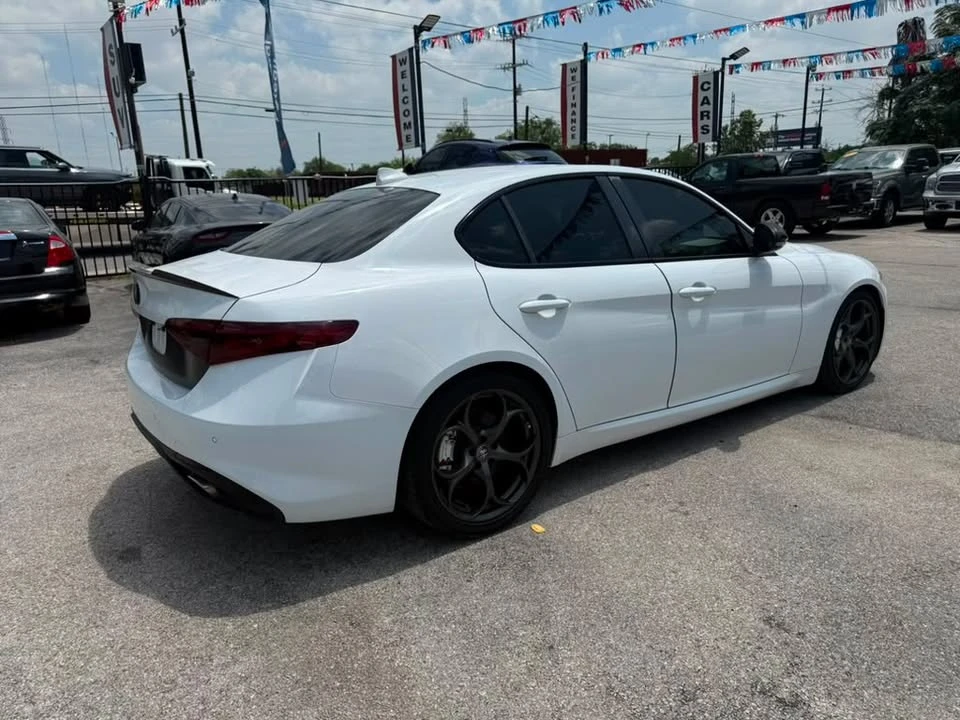 2018 Alfa Romeo Giulia - Image 4 of 11
