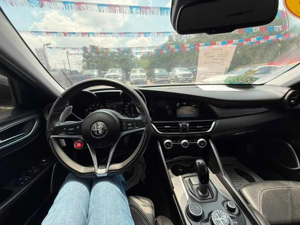 2018 Alfa Romeo Giulia - Image 9 of 11