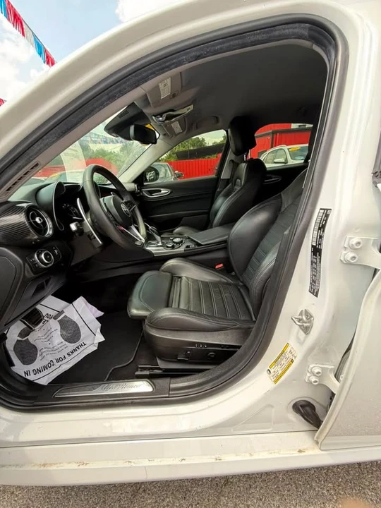 2018 Alfa Romeo Giulia - Image 10 of 11