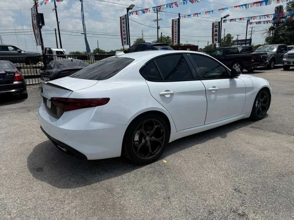 2018 Alfa Romeo Giulia - Image 4 of 11
