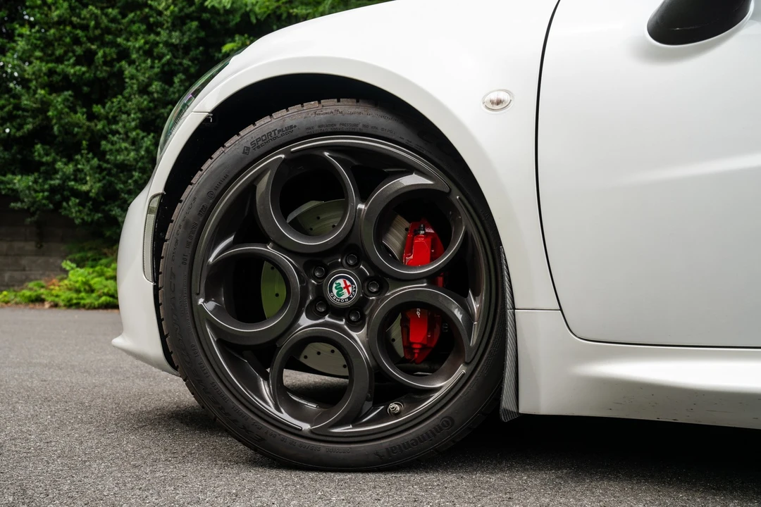 2018 Alfa Romeo 4C Spider - Image 9 of 31