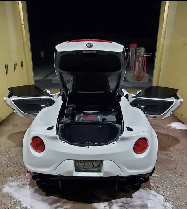 2018 Alfa Romeo 4C Spider - Image 8 of 11