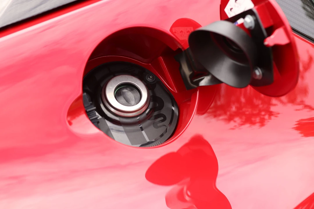 2018 Alfa Romeo 4C Spider - Image 15 of 31