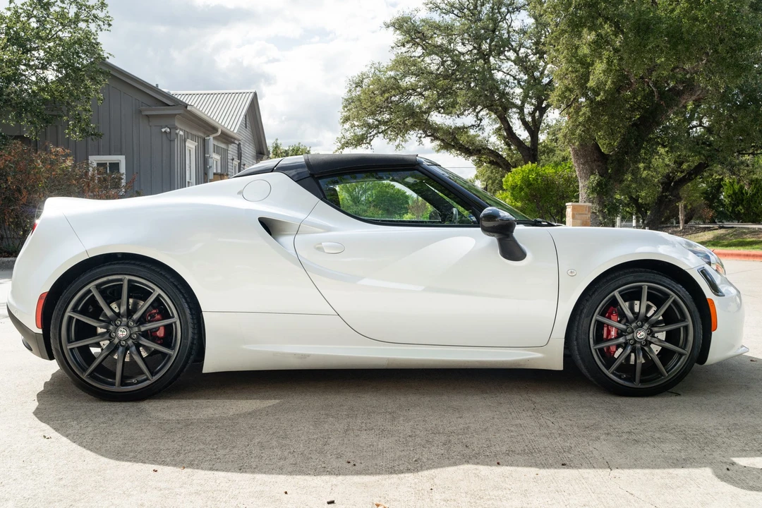 2018 Alfa Romeo 4C Spider - Image 9 of 31