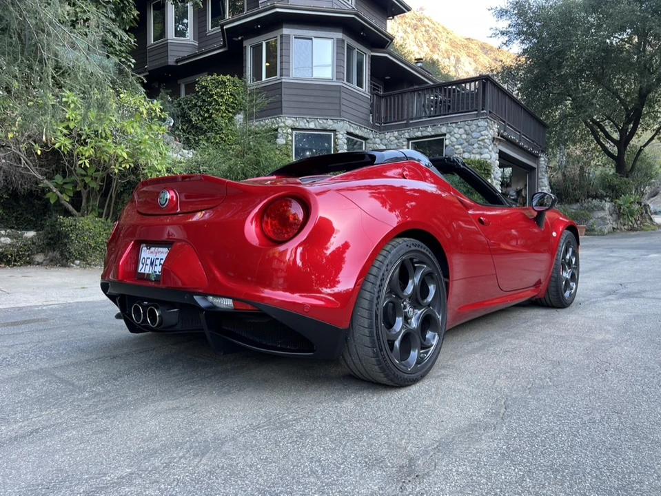 2018 Alfa Romeo 4C Spider - Image 11 of 31