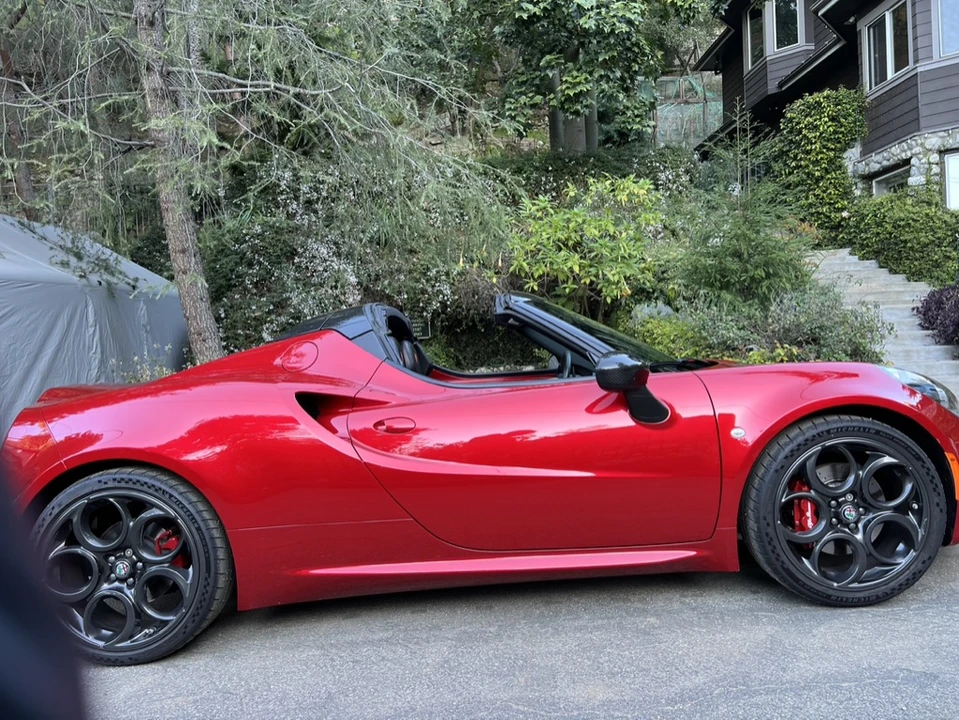 2018 Alfa Romeo 4C Spider - Image 9 of 31