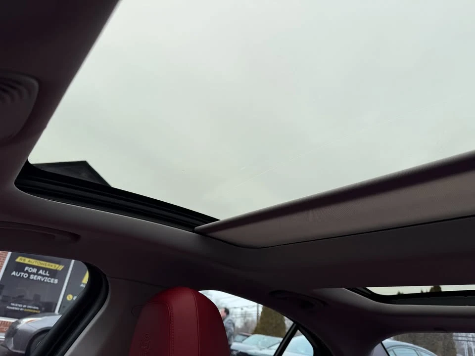 2018 Alfa Romeo Giulia - Image 17 of 20