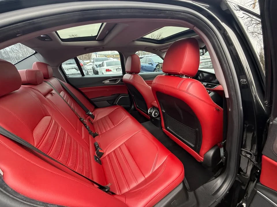 2018 Alfa Romeo Giulia - Image 7 of 20