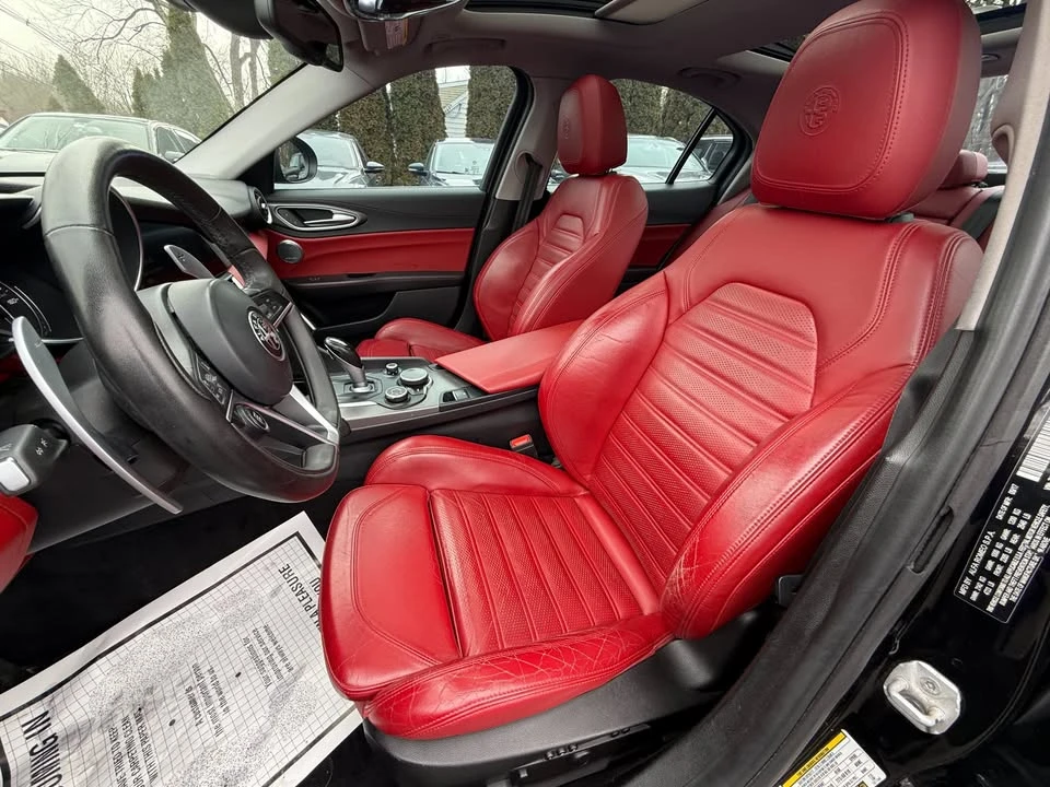 2018 Alfa Romeo Giulia - Image 11 of 20