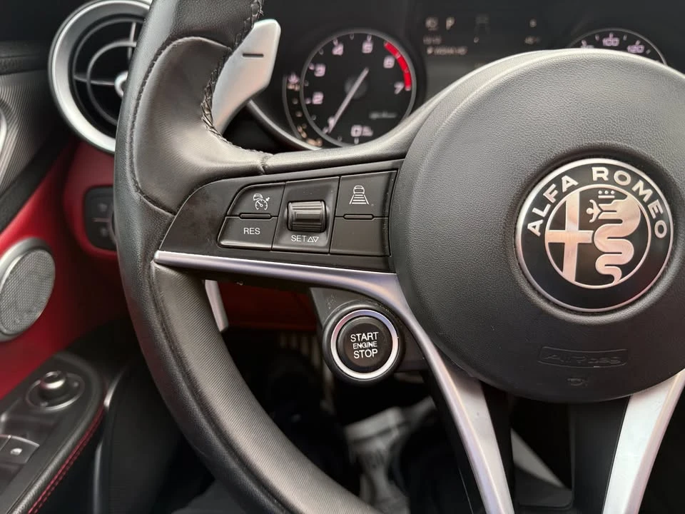 2018 Alfa Romeo Giulia - Image 19 of 20
