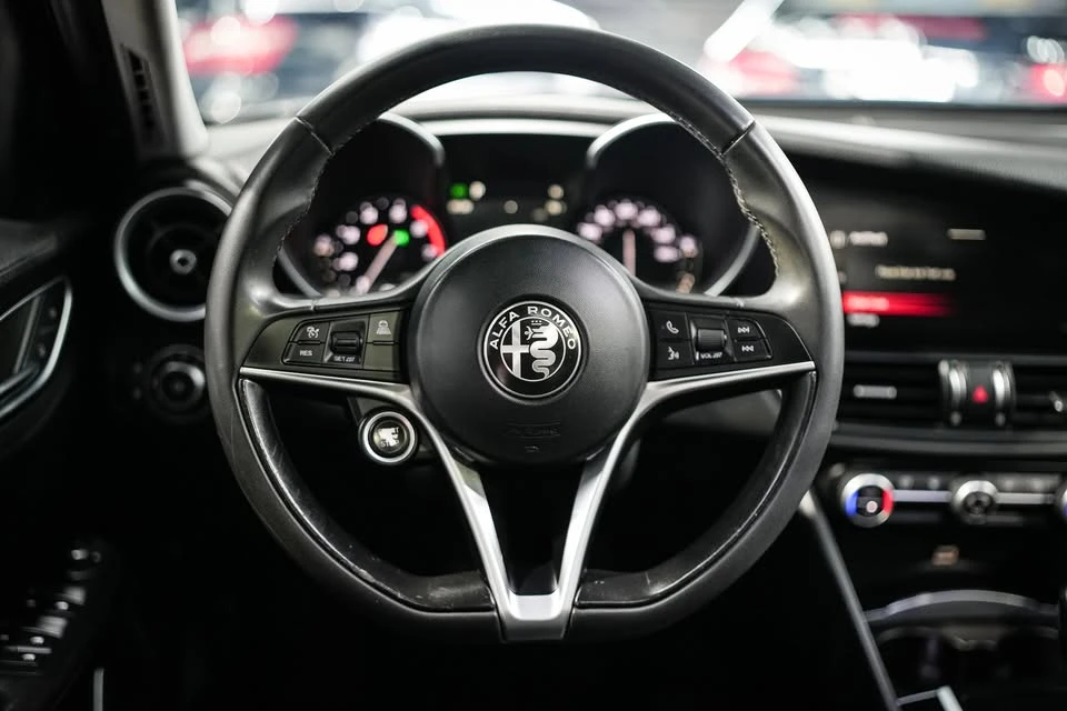 2018 Alfa Romeo Giulia - Image 13 of 18