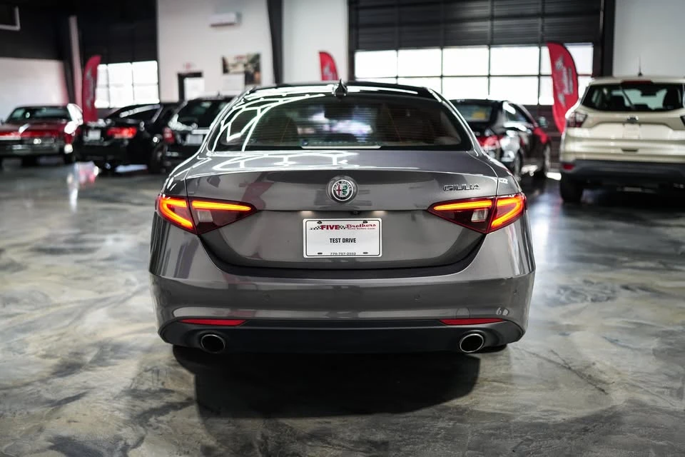 2018 Alfa Romeo Giulia - Image 8 of 18