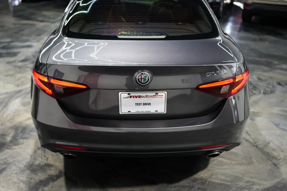 2018 Alfa Romeo Giulia - Image 9 of 18