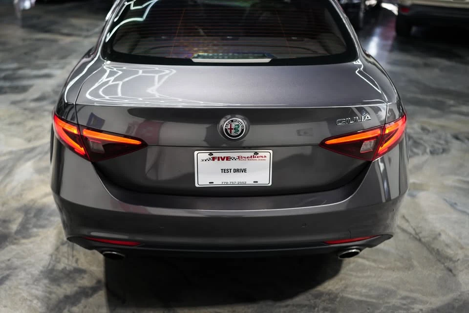 2018 Alfa Romeo Giulia - Image 9 of 18