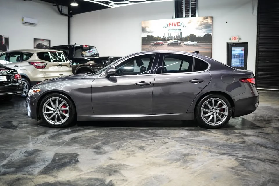 2018 Alfa Romeo Giulia - Image 10 of 18