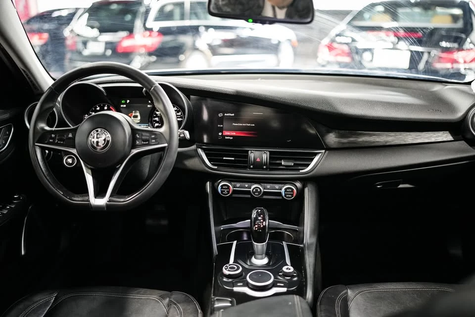 2018 Alfa Romeo Giulia - Image 12 of 18