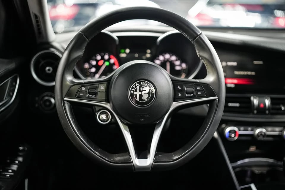 2018 Alfa Romeo Giulia - Image 13 of 18