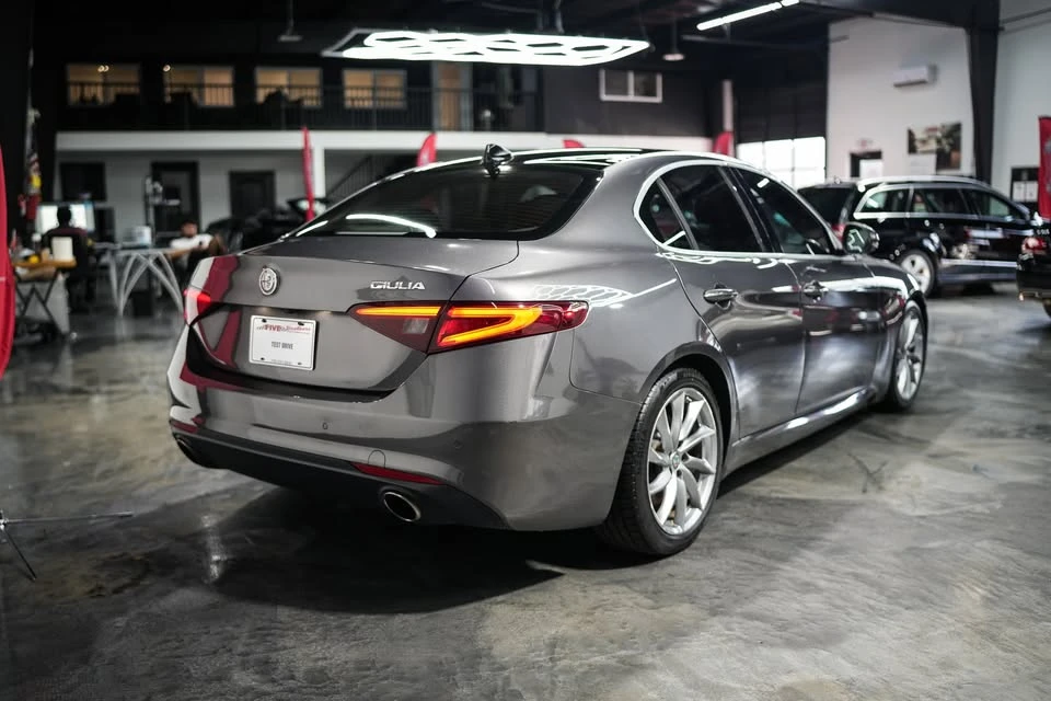 2018 Alfa Romeo Giulia - Image 7 of 18
