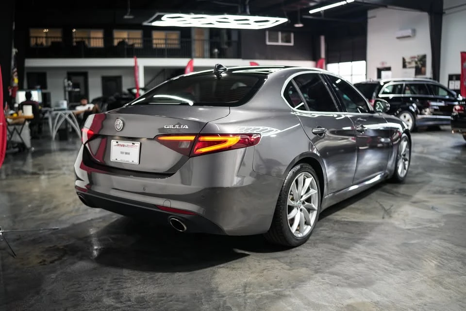 2018 Alfa Romeo Giulia - Image 7 of 18