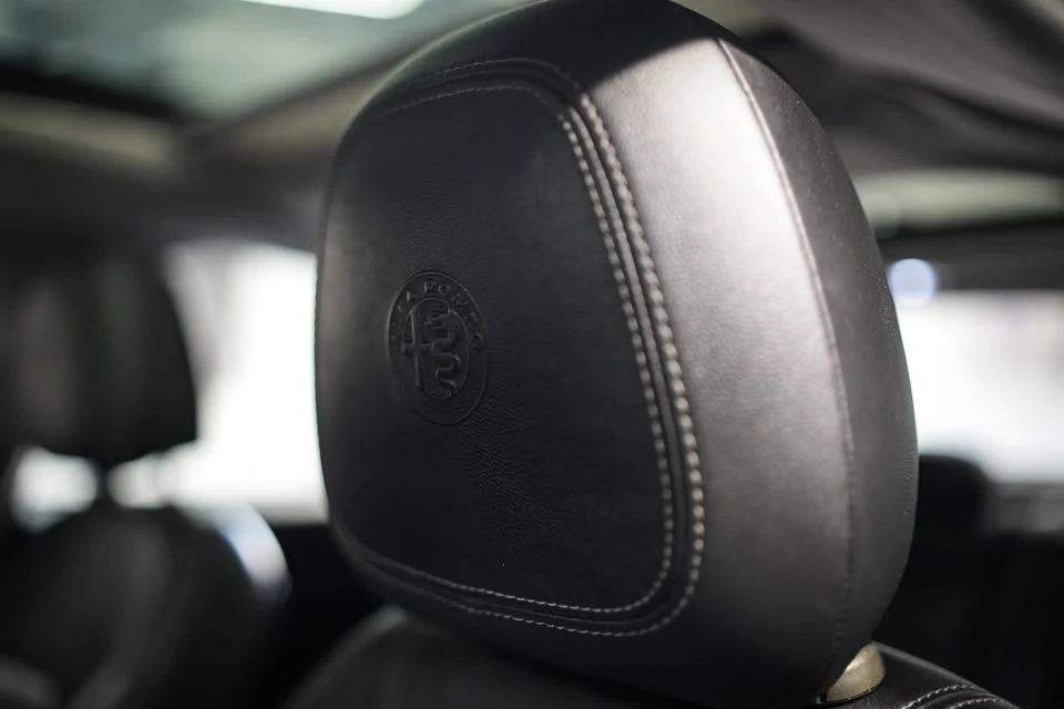 2018 Alfa Romeo Giulia - Image 15 of 18