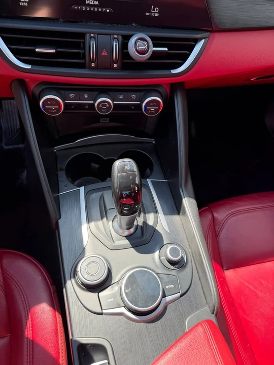 2018 Alfa Romeo Giulia - Image 14 of 15
