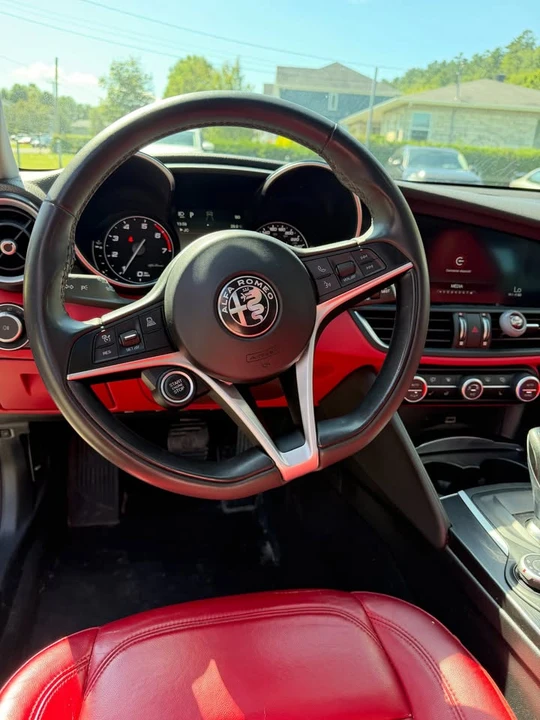 2018 Alfa Romeo Giulia - Image 12 of 15