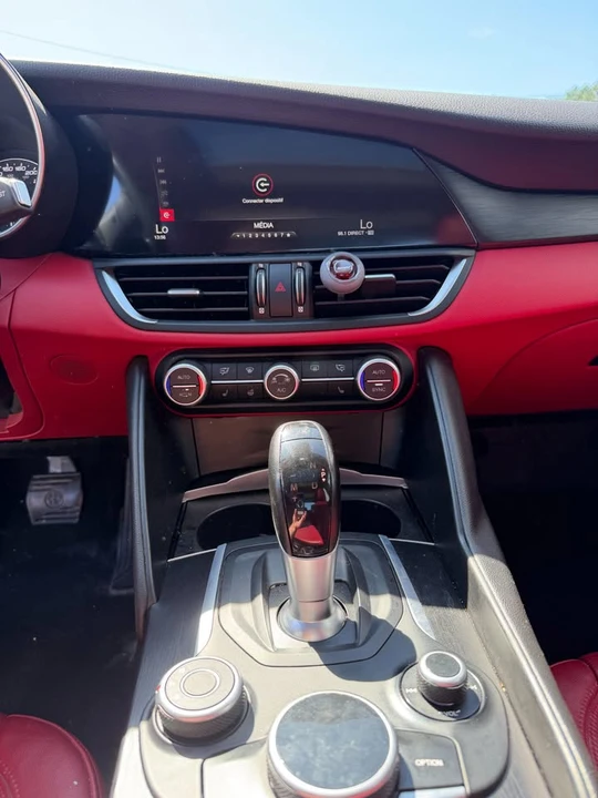 2018 Alfa Romeo Giulia - Image 13 of 15