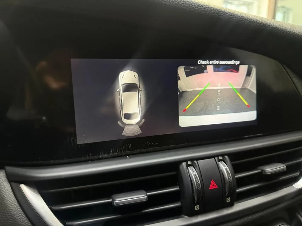 2018 Alfa Romeo Giulia - Image 19 of 20