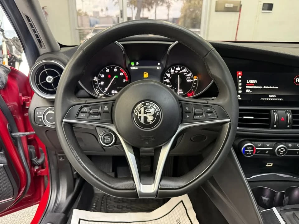 2018 Alfa Romeo Giulia - Image 17 of 20