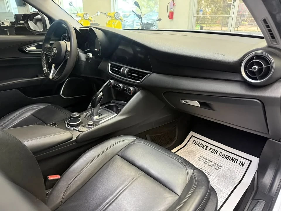 2018 Alfa Romeo Giulia - Image 15 of 20