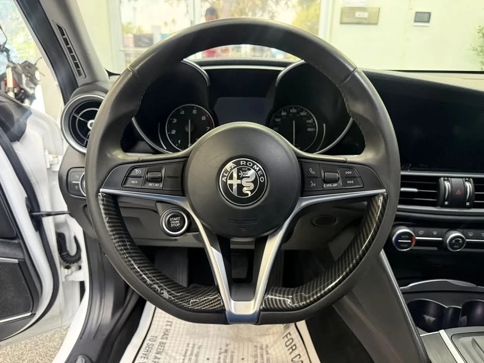 2018 Alfa Romeo Giulia - Image 17 of 20