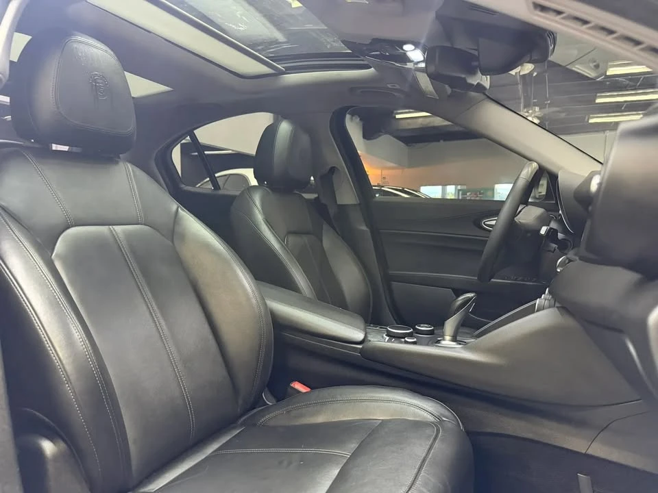 2018 Alfa Romeo Giulia - Image 16 of 20