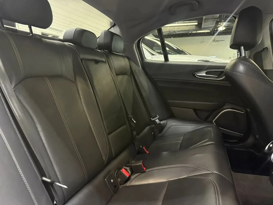 2018 Alfa Romeo Giulia - Image 14 of 20