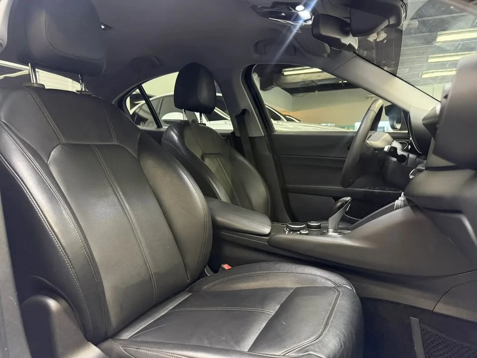 2018 Alfa Romeo Giulia - Image 16 of 20