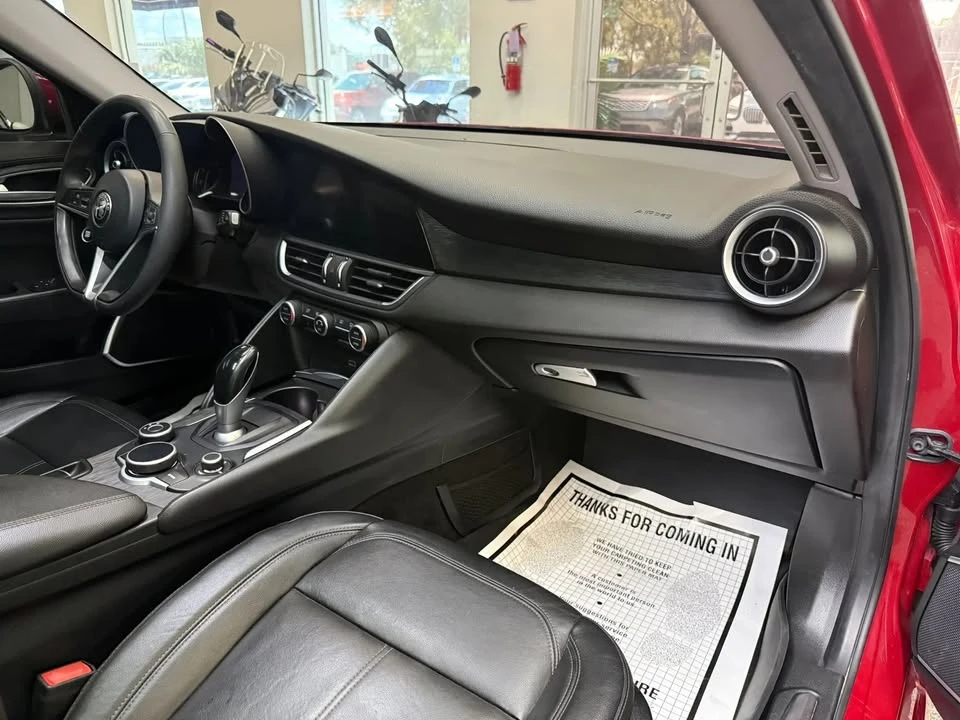 2018 Alfa Romeo Giulia - Image 15 of 20