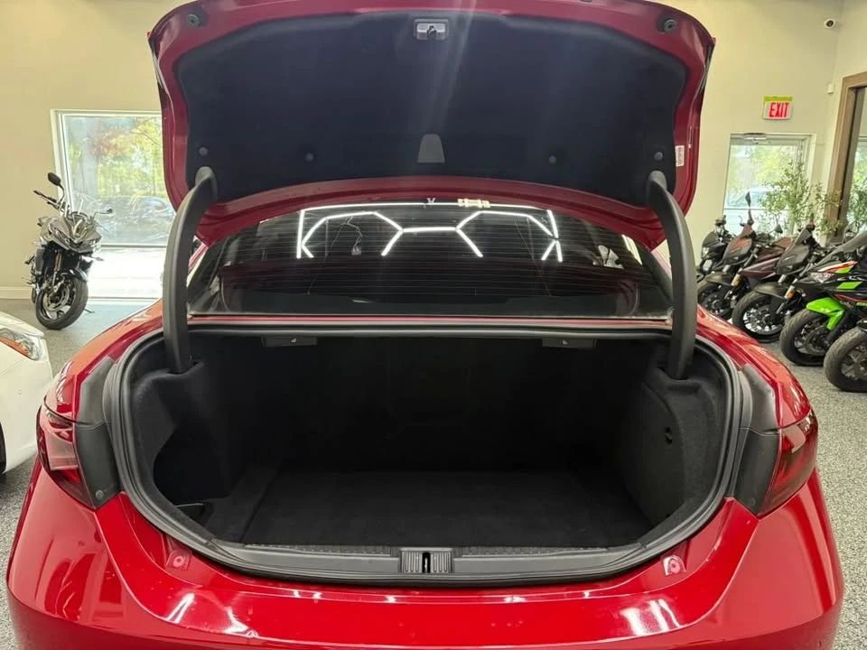 2018 Alfa Romeo Giulia - Image 10 of 19