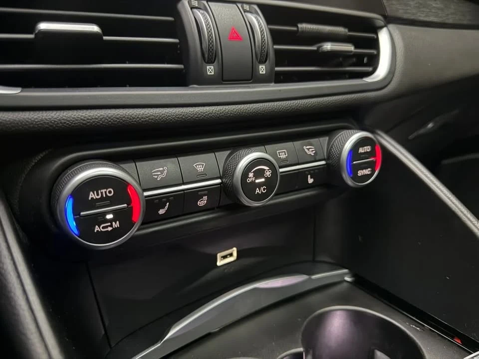 2018 Alfa Romeo Giulia - Image 17 of 19