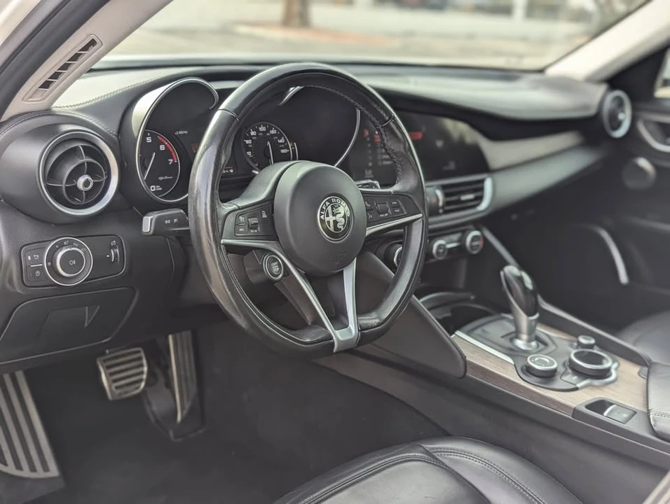 2018 Alfa Romeo Giulia - Image 7 of 10