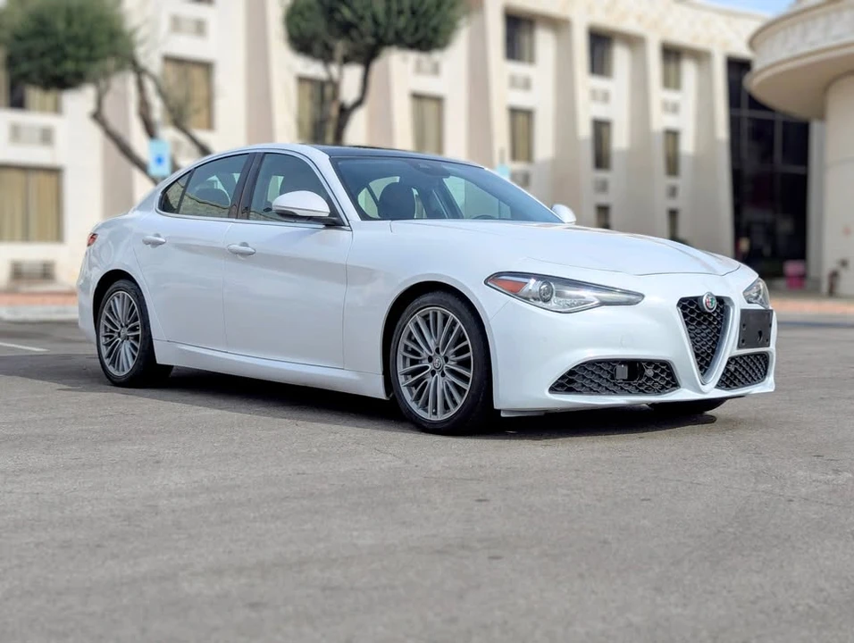 2018 Alfa Romeo Giulia - Image 2 of 10