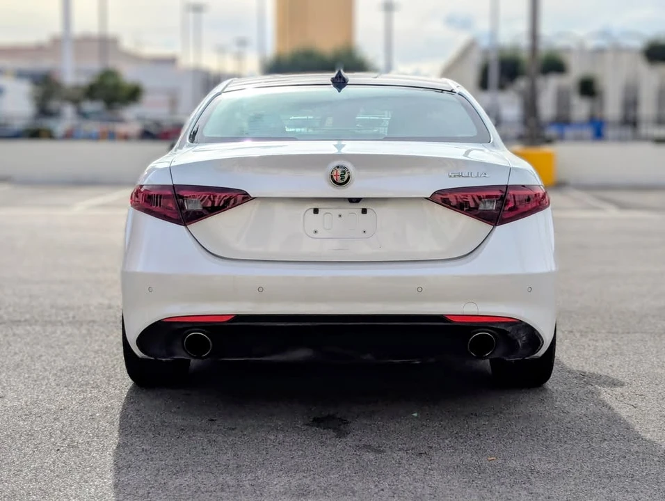 2018 Alfa Romeo Giulia - Image 6 of 10