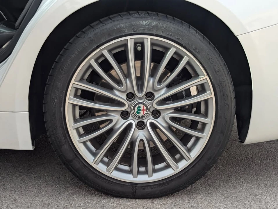 2018 Alfa Romeo Giulia - Image 10 of 10