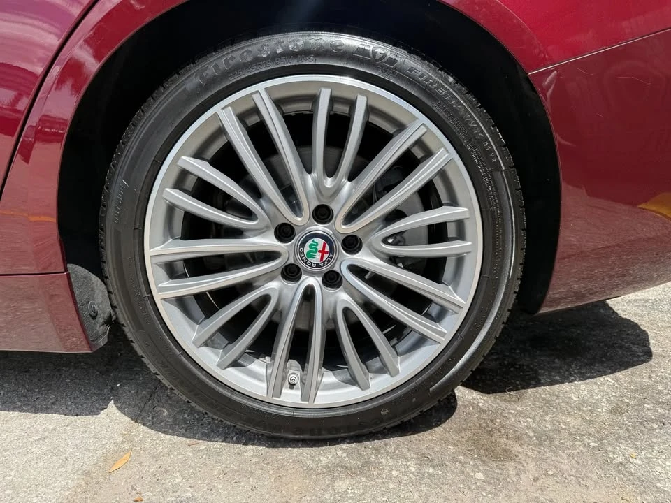 2018 Alfa Romeo Giulia - Image 7 of 20