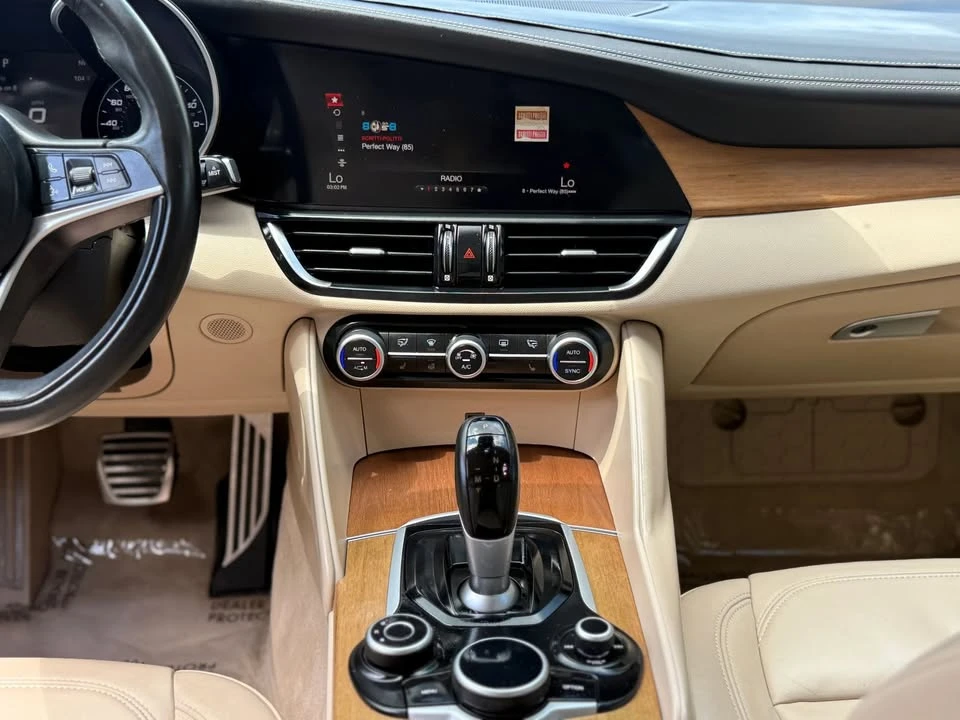 2018 Alfa Romeo Giulia - Image 13 of 20