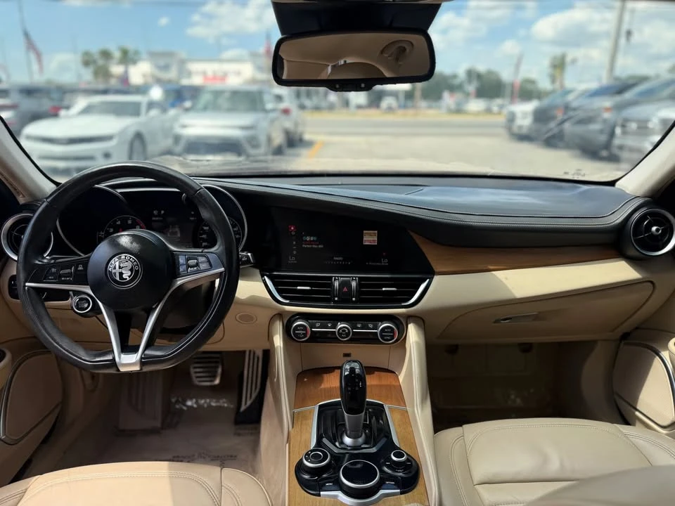 2018 Alfa Romeo Giulia - Image 12 of 20