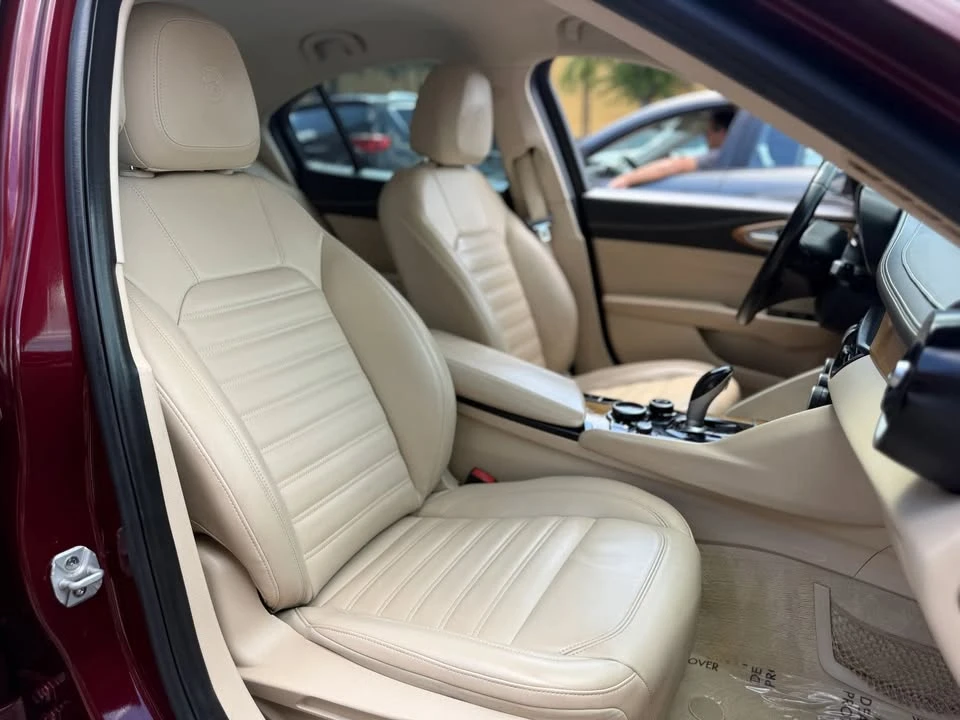 2018 Alfa Romeo Giulia - Image 18 of 20
