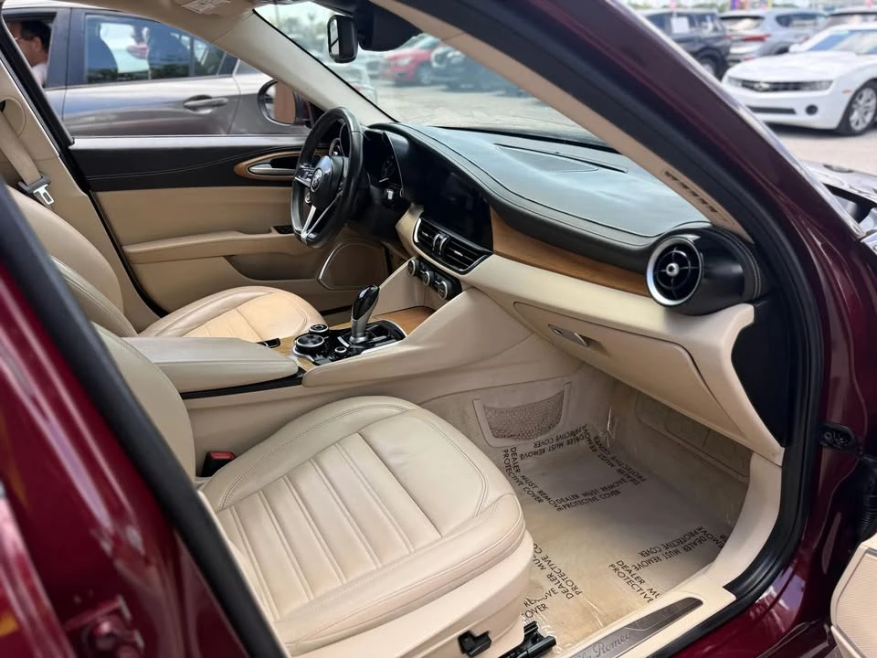 2018 Alfa Romeo Giulia - Image 17 of 20