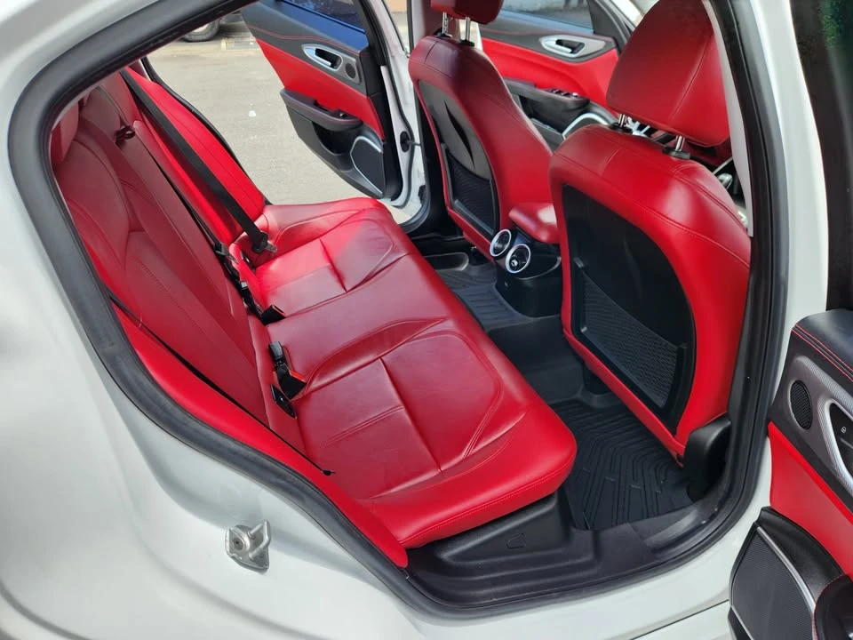 2018 Alfa Romeo Giulia - Image 10 of 16