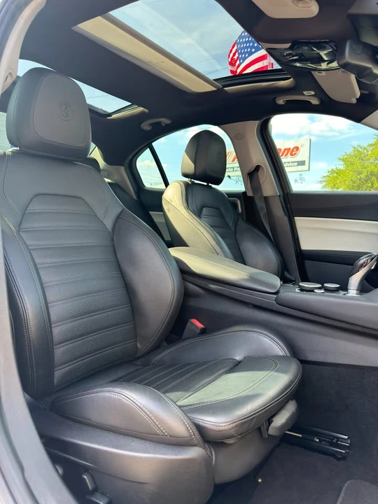 2018 Alfa Romeo Giulia - Image 18 of 20